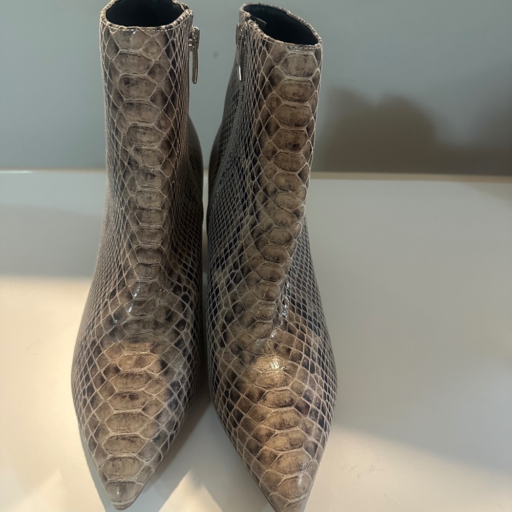 Marc Fisher Womens Snake Skin Ankle Boots - Size 8